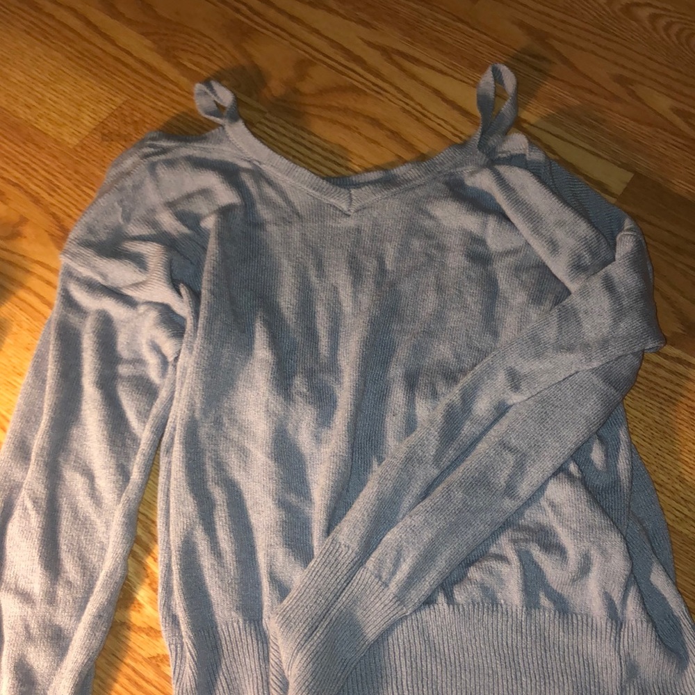 GARAGE LIGHT BLUE SWEATER